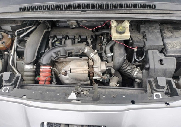 Peugeot 5008 cena 16500 przebieg: 165000, rok produkcji 2011 z Drezdenko małe 106